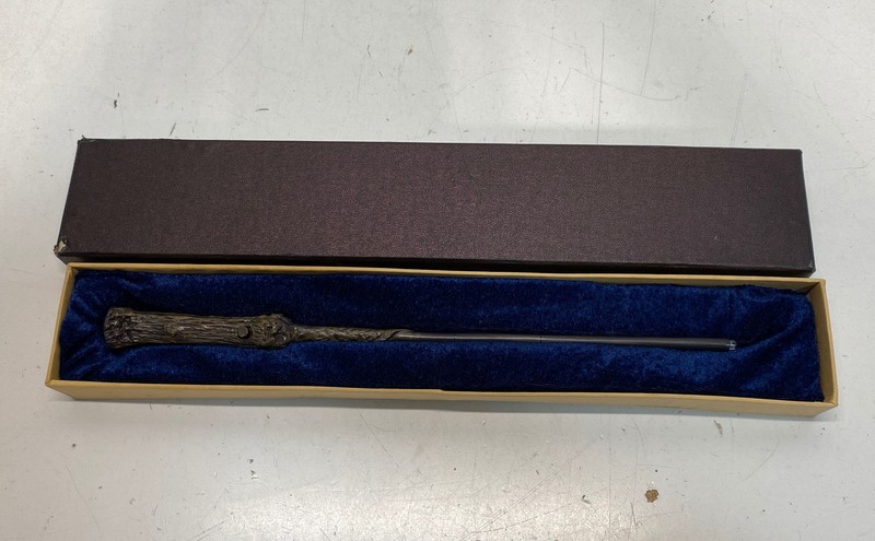 Harry Potter Illuminating Toy Wand LED Light Tip Movie Prop Replica With Box
