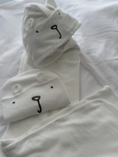 Baby Gap Adorable White Bear Baby Towel and Wash Cloth Set all pack away.