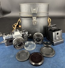 Olympus OM-10 + Zuiko 50mm f/1.8 & 28mm f/2.8 – sac – argentique Japan