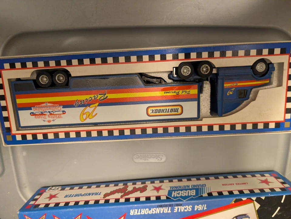 Semirremolque Transporter Busch Grand National escala 1/64 ERTL con remolque Foto 4 de 4