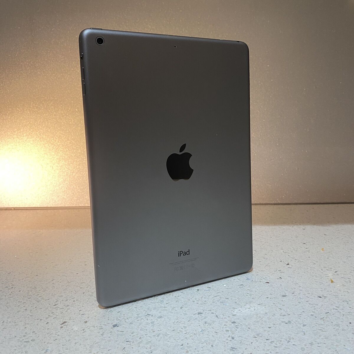 Apple iPad Air 1st Gen 16GB, Wi-Fi, 9.7in - Space Grey (genuine Apple)  A1474 /DO