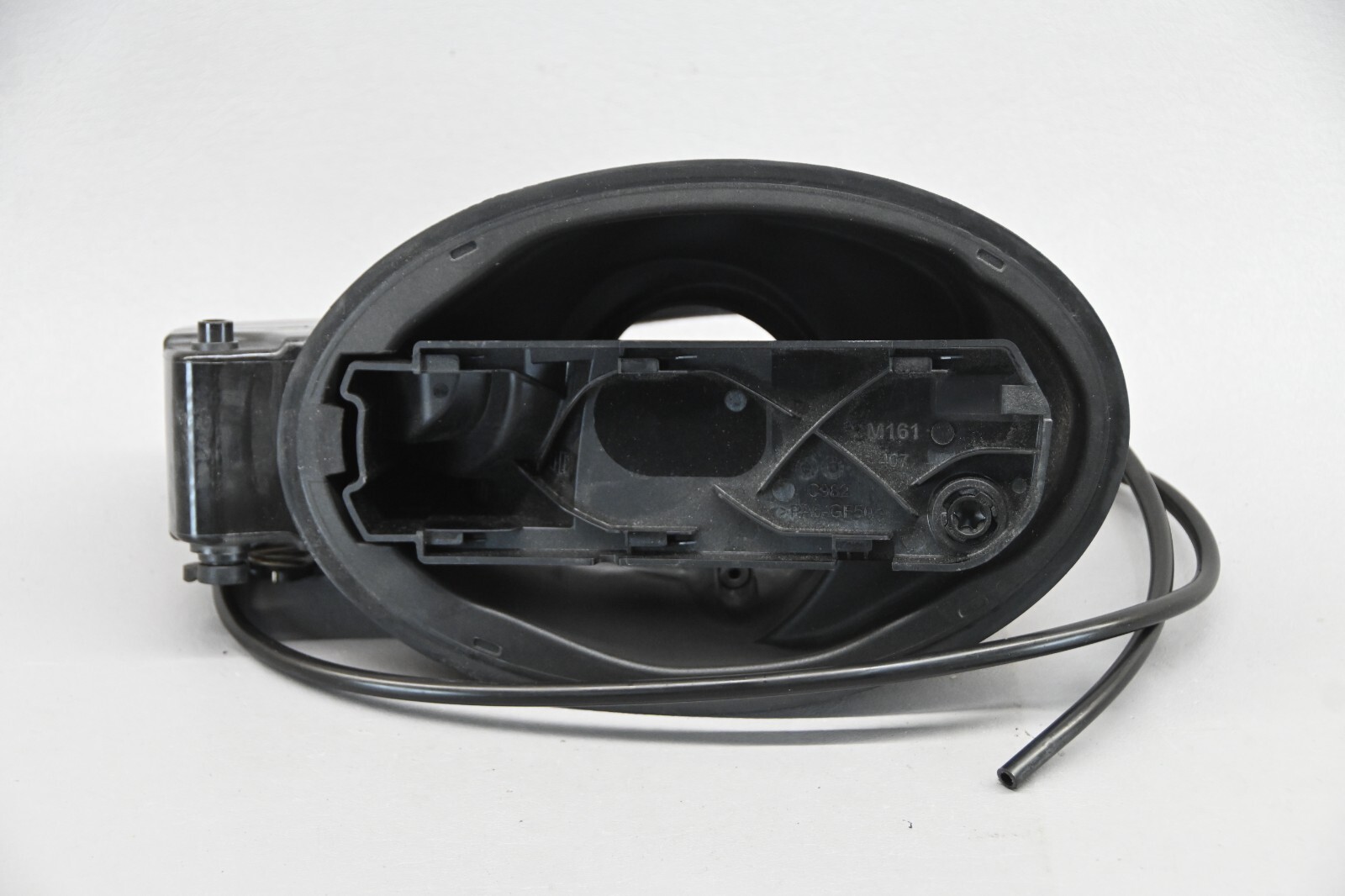 NEW! 2019-2022 MASERATI LEVANTE FUEL FILLER NECK BASE 670106046 OEM 19 20 21 22