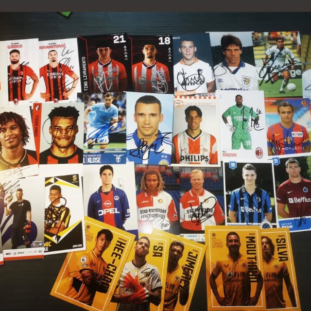 BIG COLLECTION OF SIGNED CLUBS