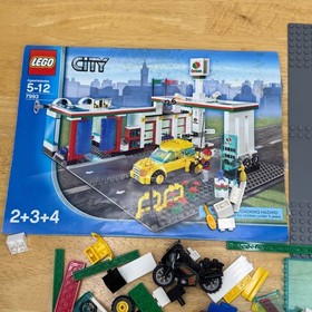 Lego City 7993 Service Station Gas Station Car Wash with Manuals Minifigures VTG
