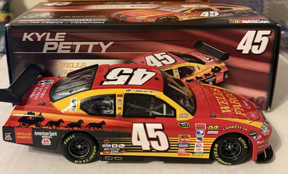 2008 Kyle Petty #45 Wells Fargo Dodge Charger 1/24 NASCAR Diecast RARE HTF 🔥 - Image 2 of 4