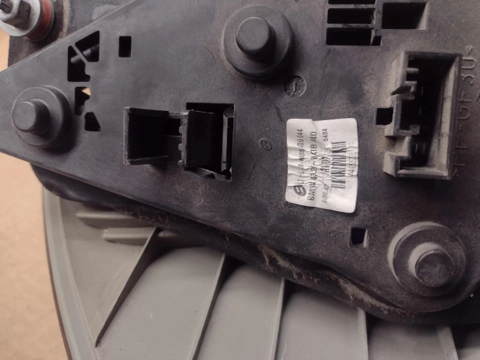 Luces traseras exteriores traseras izquierda y derecha BMW X3 E83 2005 FABRICANTE DE EQUIPOS ORIGINALES Foto 3 de 4