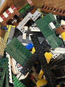 LEGO Lot SpongeBob&ndash; 3825, 3826 Winter Toy Shop 10199 And More