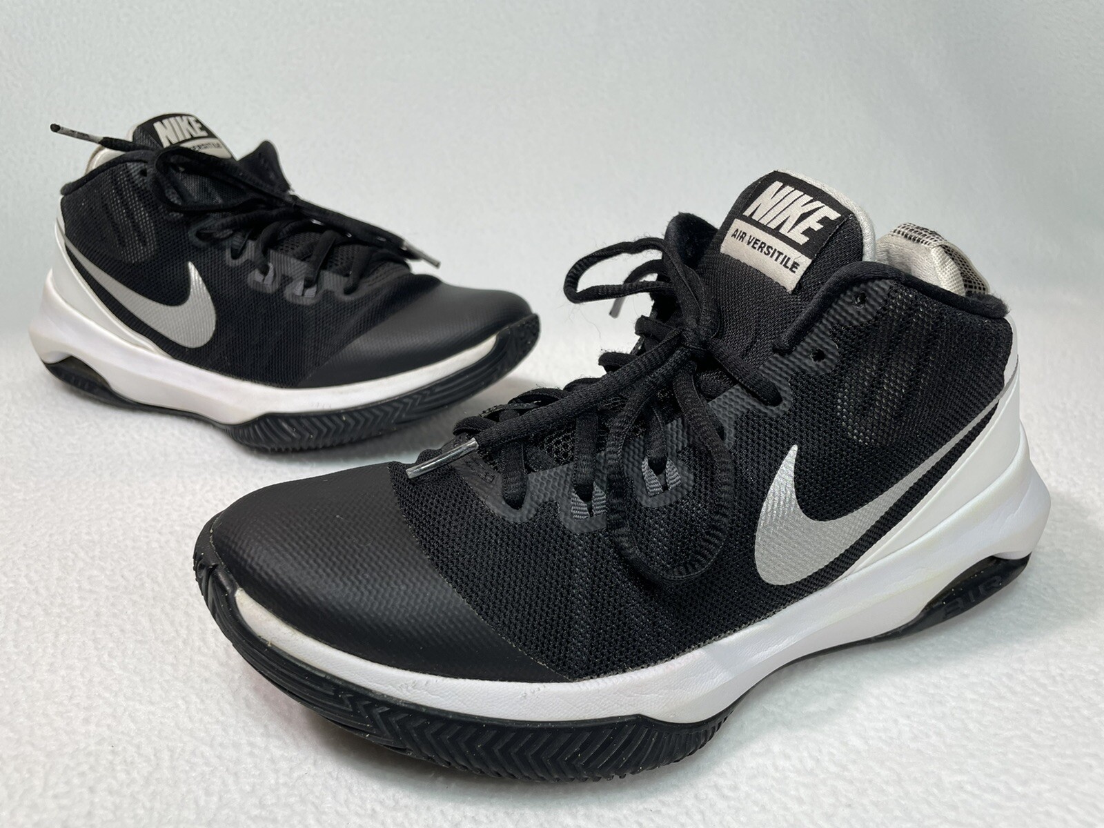 nike air versatile