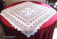 NAPPE SURNAPPE CROCHET MAIN CREATION S RAISONNIER ARTISANAT FRANCAIS 90CM  ***