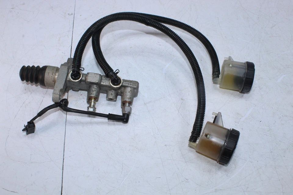 21-23 Can-am Commander 1000 cilindro maestro Foto 3 de 4