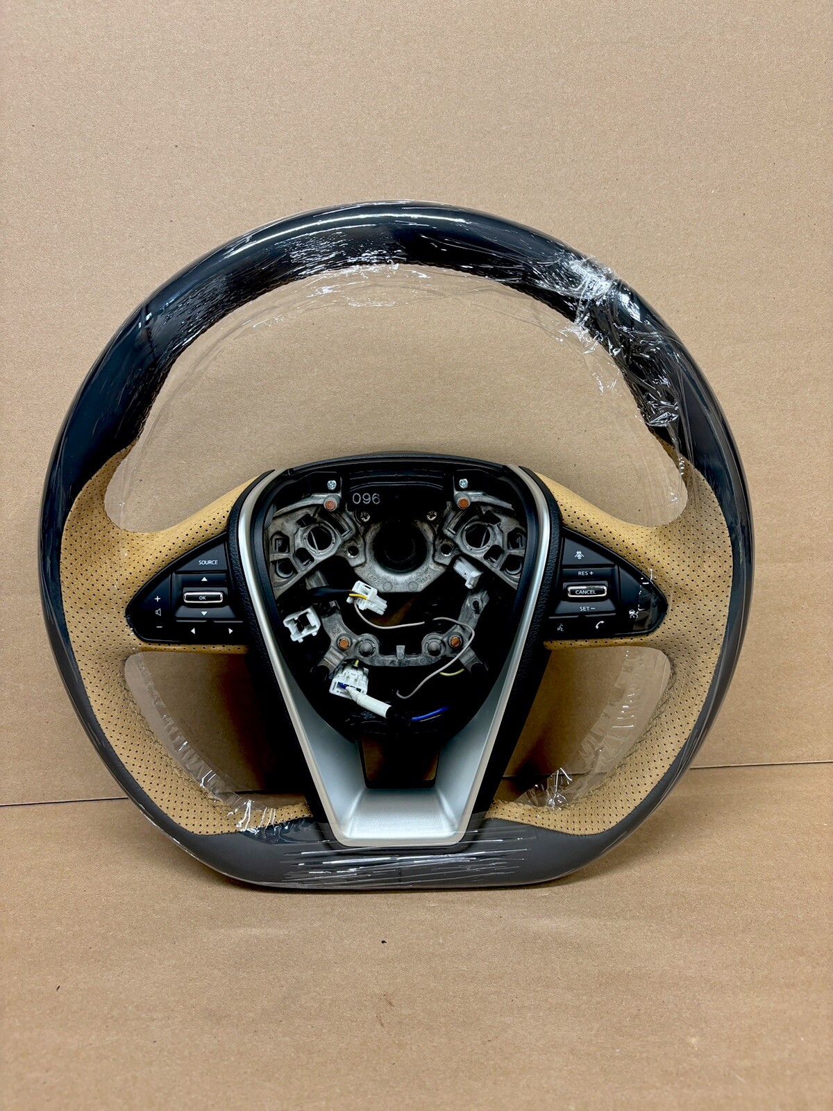 NEW OEM NISSAN MAXIMA SR 18-23 STEERING WHEEL CAMEL/BLACK 48430-9DJ1E