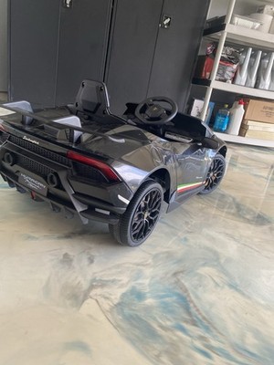 Lamborghini Huracán 12V Kids Ride On Electric Car Black Charger Included
