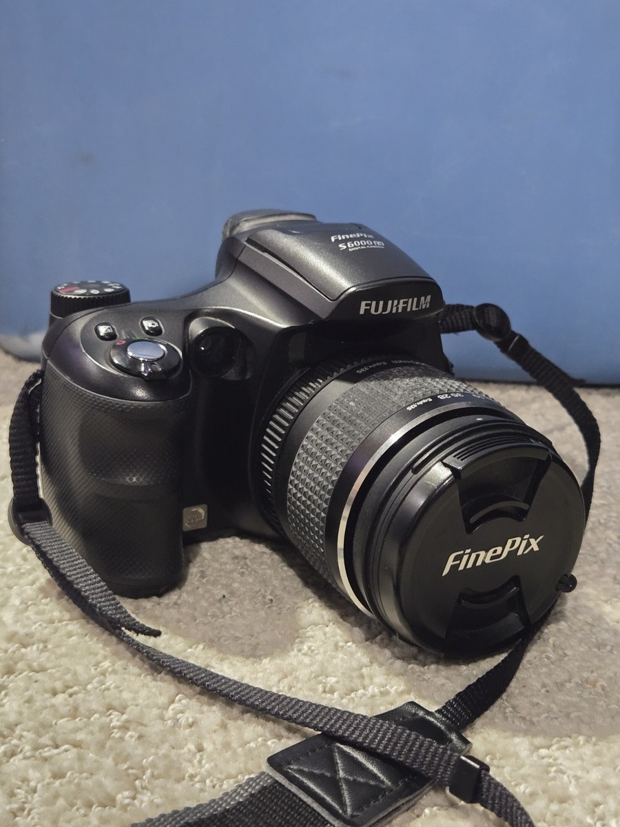 Fujifilm FinePix S Series S6000fd 6.3MP Digital Camera