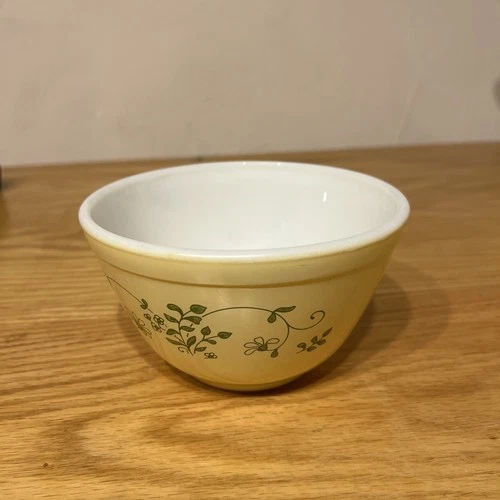 Pyrex SHENANDOAH Nesting Mixing Bowl Yellow 401 Vintage