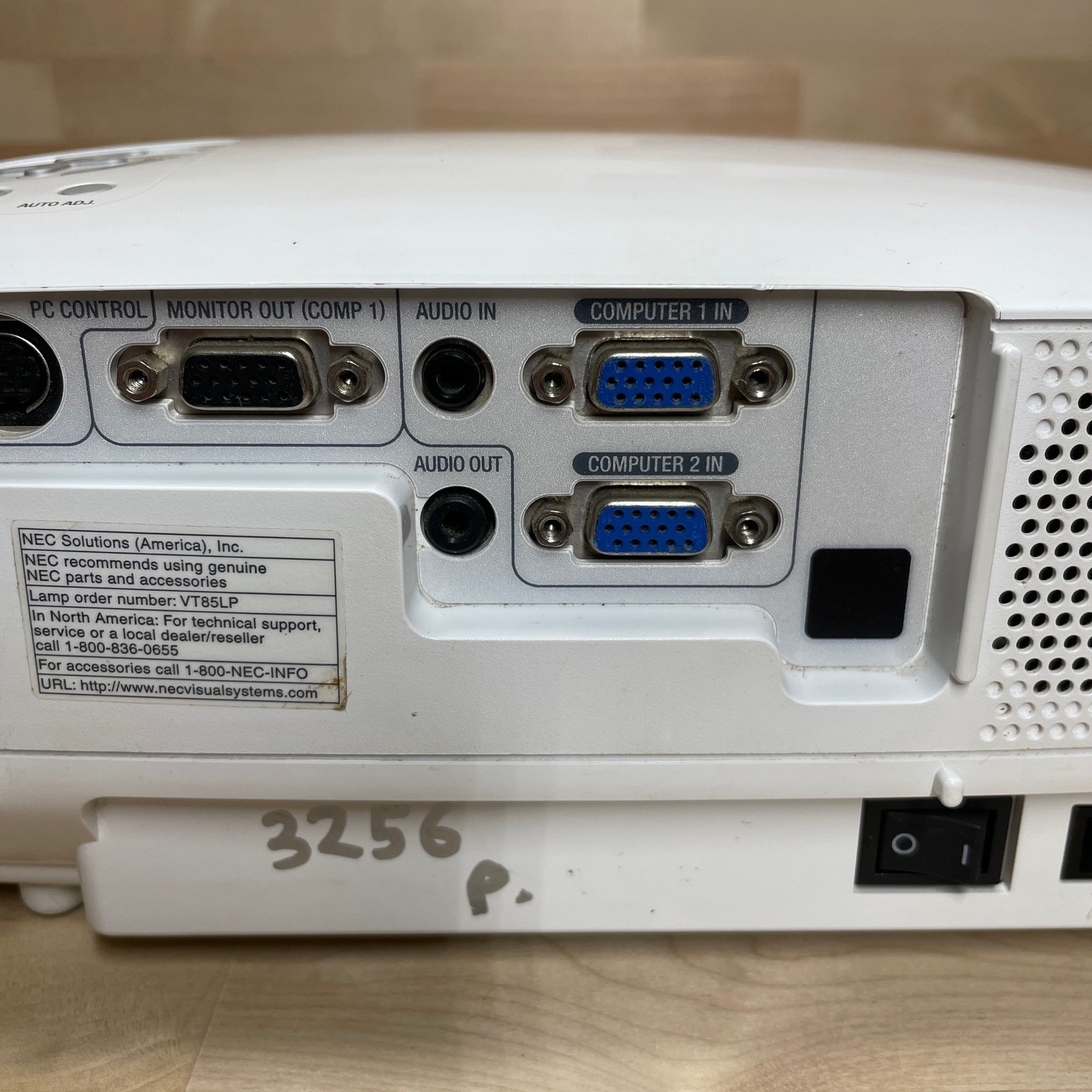 NEC VT480 LCD Projector White Multimedia Home Theater Business VGA S ...