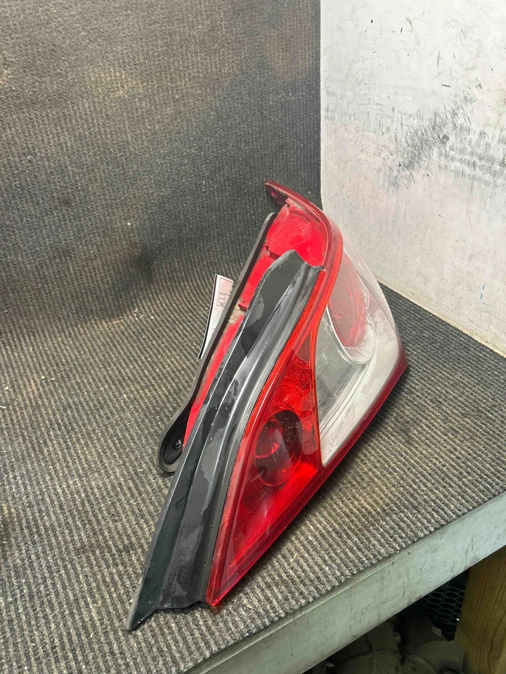 Fits 2009-2012 Hyundai Genesis Right Taillight Assembly OEM:924022M0 - Image 2 of 4