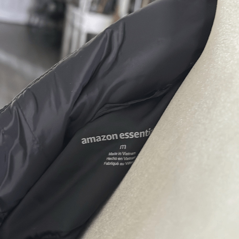 Amazon Essentials Puffer Back Vest Lightweight Mo… - image 9