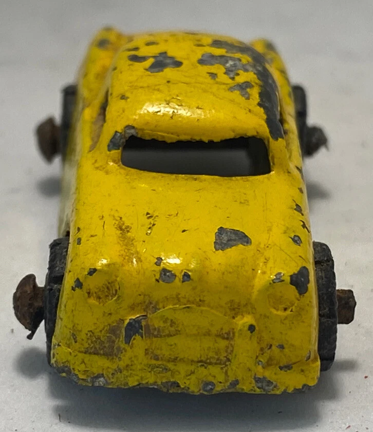 Mini auto Barclay 1951 Packard sedán amarillo Foto 2 de 4