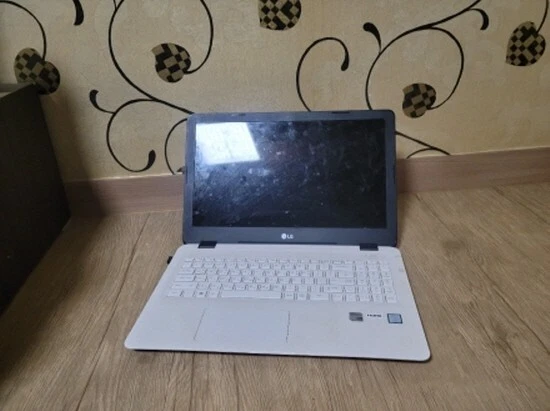 LG 15.6'' (128GB SSD Intel Core i5-8th Gen DDR 4G) Foto 2 de 2