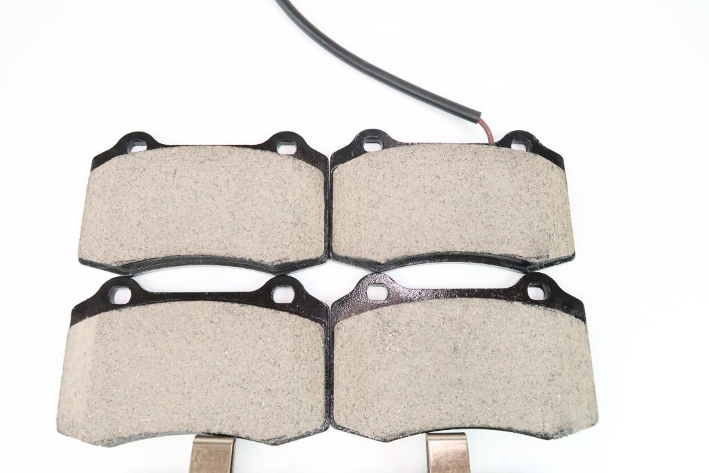 Maserati Ghibli Quattroporte front rear brake pads rotors FREE oil filter 14-16
