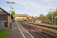 PHOTO  PLATFORM AT HEDGE END RAILWAY STATION  2008