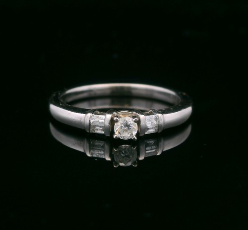 Platinum 950 0.20cttw Diamond Ring – Size 7 – 3.20g