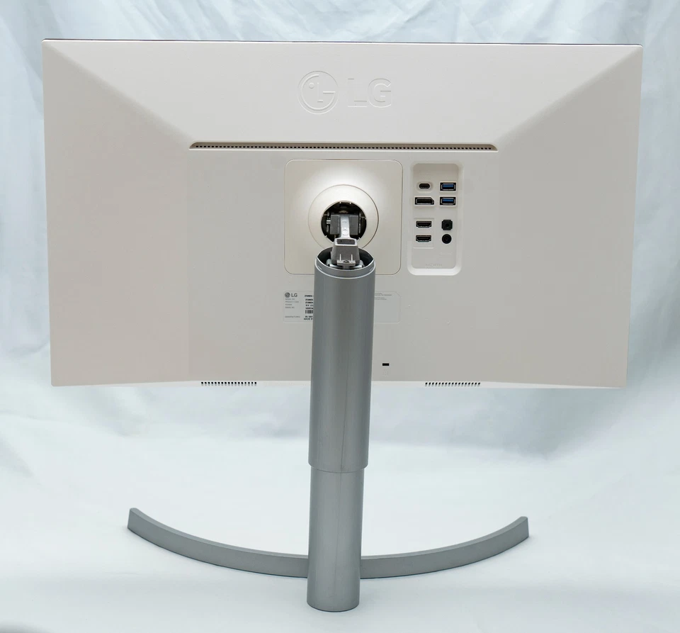 LG UHD Monitor 27UN83A 4K IPS 27" 60Hz, 5ms,HDMI, DisplayPort, USB-C,99% sRGB - Image 3 of 4