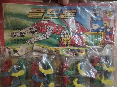Vintage rare Ko lot of golion voltron cardbord action figure 