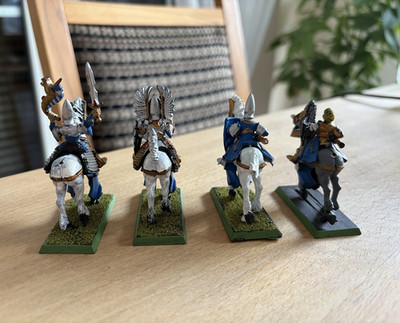 Warhammer The Empire Kavallerie Reiter 4x bemalt blau/weiß GW   1996