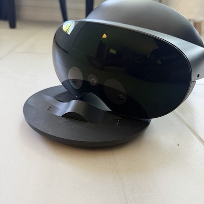 Meta Quest Pro 256GB VR Headset Only With Charging Dock!