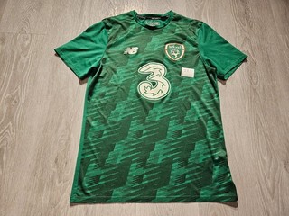 Mens New Balance Republic of Ireland Home football shirt 20/21 Size M