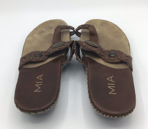 Mia Brown Leather Thongs Sandals Flip Flops Size 9M Embellished Comfortable - Picture 3 of 4