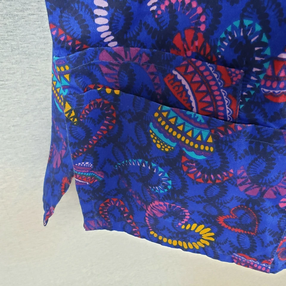 B Scrubs Brand Uniform Scrubs NWT Blue Pattern 1XL 3 Pockets Side Slits at Waist - Image 4 of 4