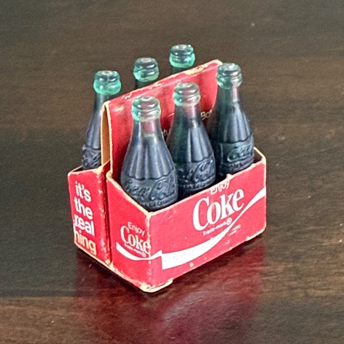 Vintage Miniature Coca-Cola Bottles in Paper Carton - Imagen 3 de 6