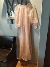 VINTAGE LIGHT PINK WIDE LACE ROBE SIZE L W20