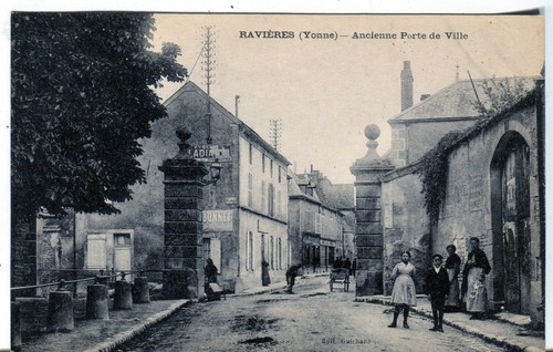 France Ravieres - Porte de Ville old Guichard published postcard - Foto 1 di 3
