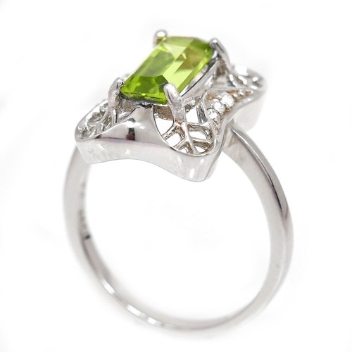 925 STERLING SILVER RING NATURAL GREEN PERIDOT & WHTIE CZ GEMSTONE SIZE 7.75 - Picture 7 of 8