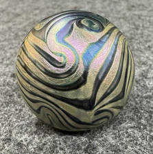 Vintage 1985 Robert EICKHOLT King Tut Iridescent Art Glass Paperweight Signed