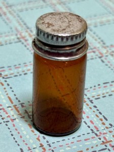 Tiny Amber Medicine Apothecary Glass Bottle With Metal Lid 📦FAST SHIPPING🚚