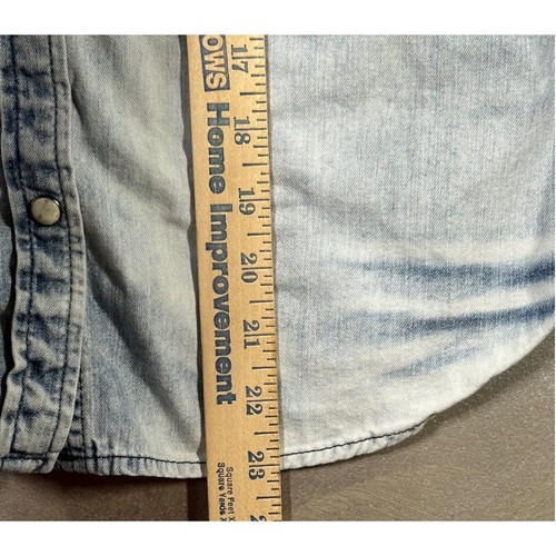 Camisa de mezclilla para mujer American Eagle Outfitters Western Ombre abotonada pequeña - Imagen 10 de 13