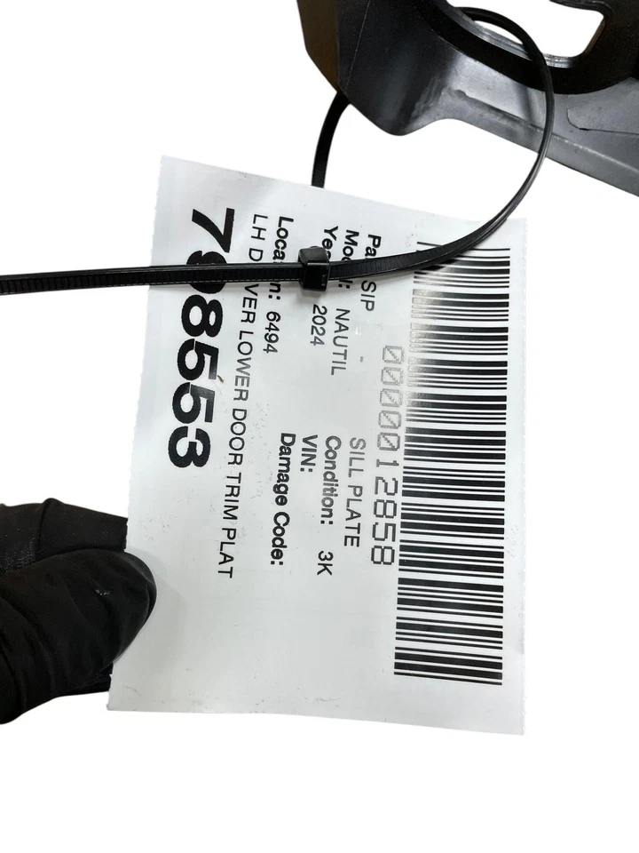 2024 LINCOLN NAUTILUS LH DRIVER LOWER DOOR TRIM PLATE LOWER DOOR MOULDING OEM - Image 2 of 4