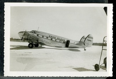 Vintage Photo KNOX GLASS BOTTLE CO. EXEC. AIRPLANE ON TARMAC KNOX, PA 1950's 02