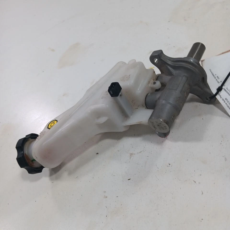 Cilindro maestro de freno para Kia Sorento 16-20 Foto 2 de 4