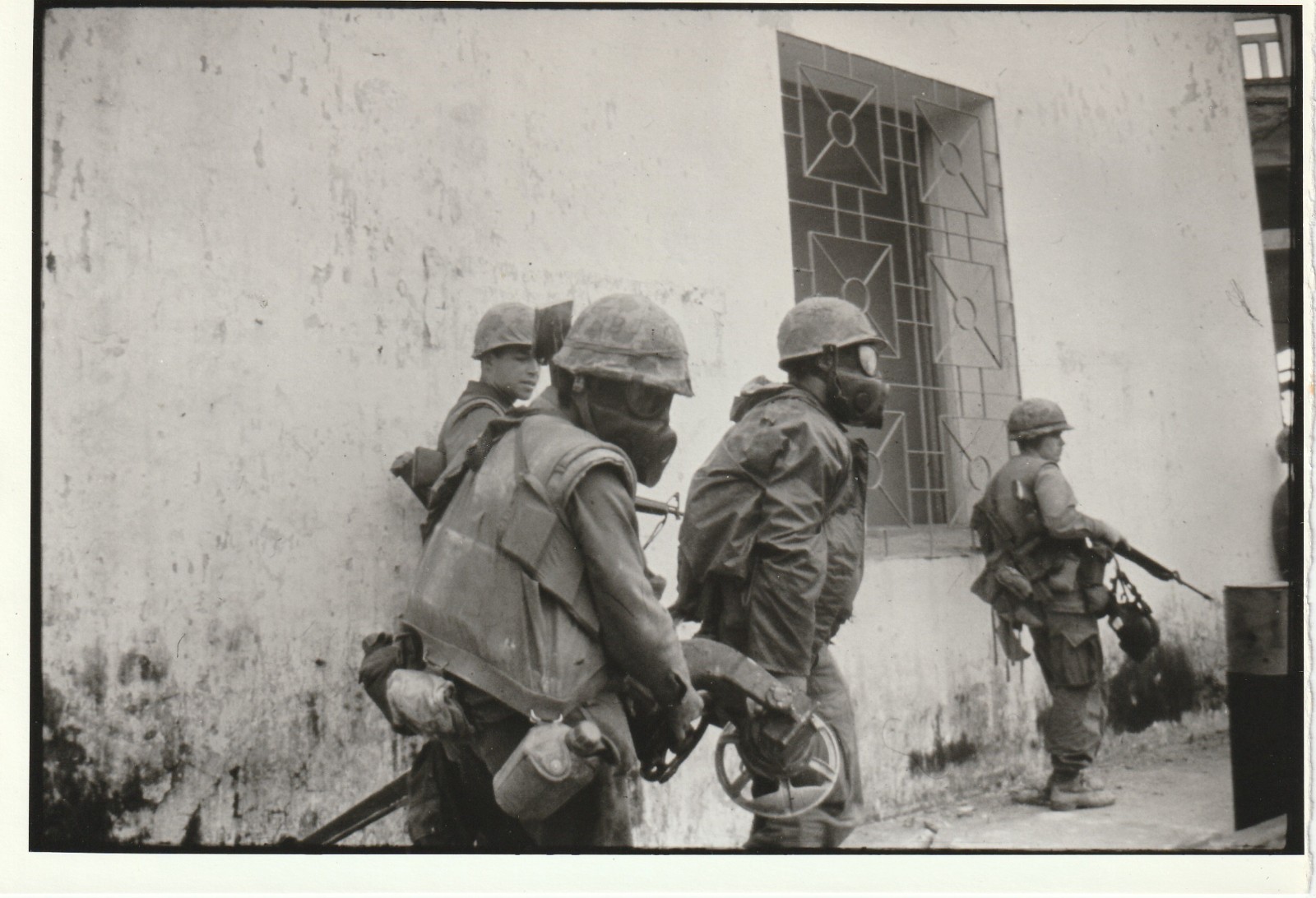 VINTAGE PHOTO VIETNAM: HUE, TET, USMC STREET FIGHTING