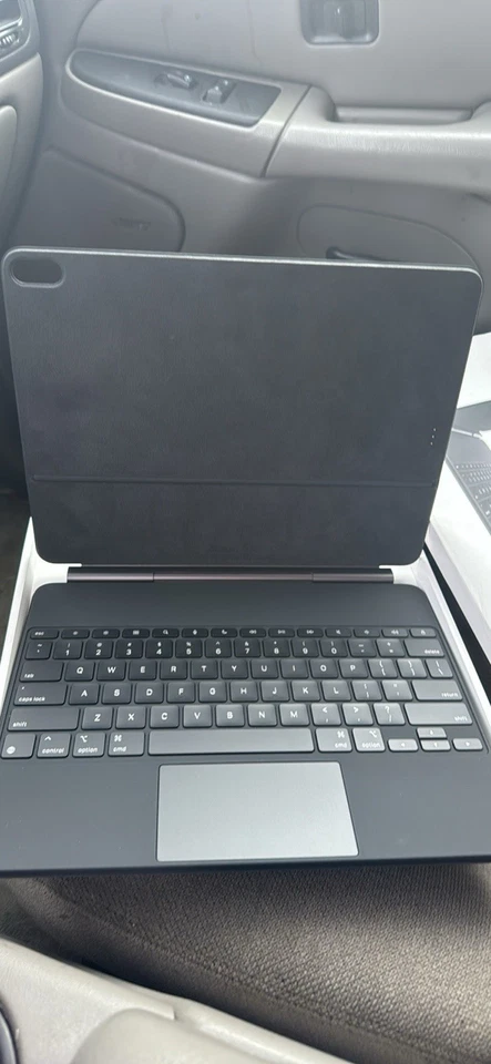 Magic Keyboard for Ipad Air 13 (M3 2025 / M2 2024) and Ipad Pro 12.9 Inch (6Rd, - Image 2 of 2
