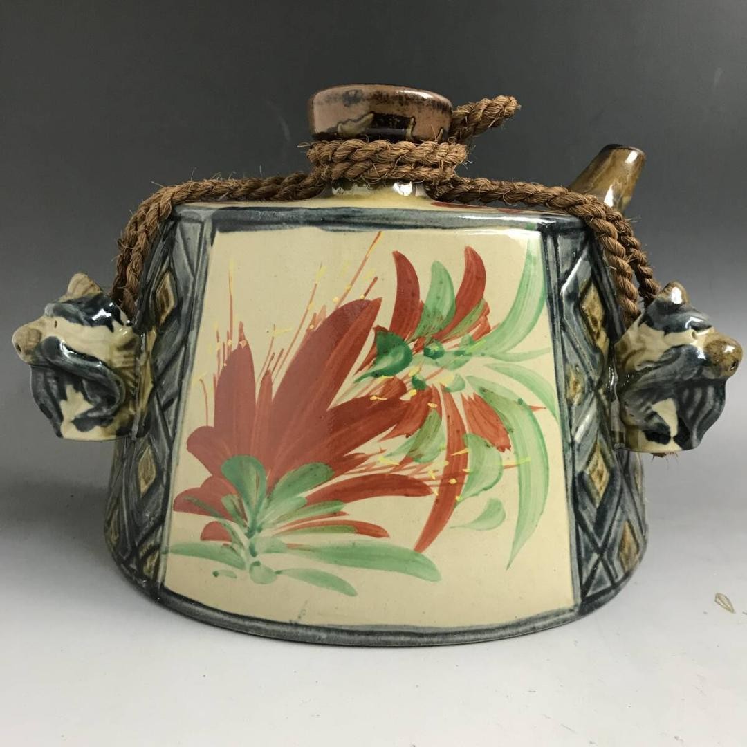 Okinawa Sueyoshi kiln Tsuboya ware Tsuboya Dachi bottle Holding bottle Red