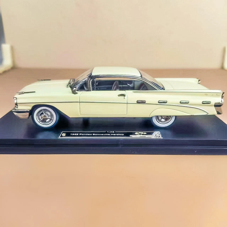 1/43 GFCC 1959 Pontiac Bonneville Hardtop White Diecast Model Car Collection - Image 3 of 4