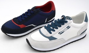 jeans con zapatillas deportivas hombre