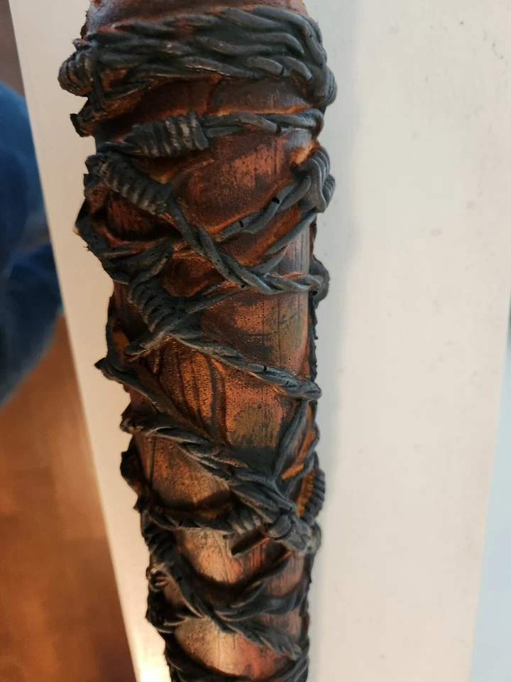 The Walking Dead ( Lucile ) 34 " Baseball Bat with barbed Wire Costume / Toy - Image 3 of 4