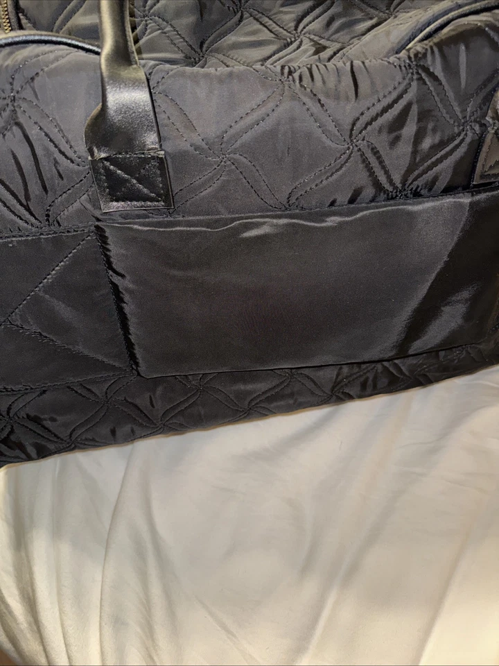 Винтажная спортивная сумка Adrienne Vittadini черная на черном логотипе выходные - Изображение 2 из 4